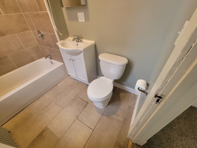 Building Photo - 623-625 N 10th Ave E