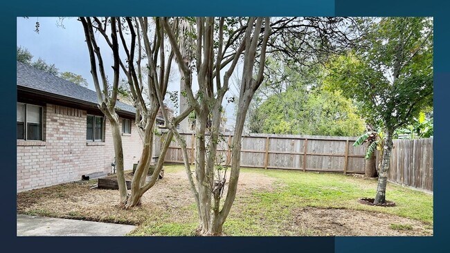 Building Photo - 439 Woodrail Dr