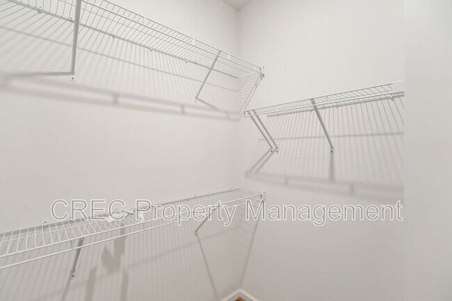 Building Photo - 831 Recess Pt Dr