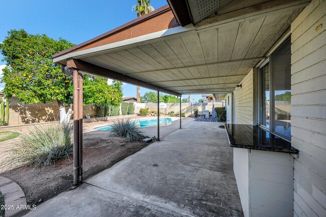 Building Photo - 8558 E Vía De Viva