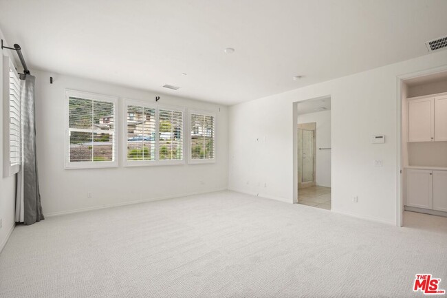 Building Photo - 4928 Princess Dr