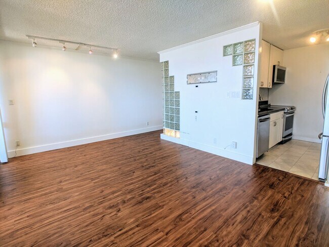 Building Photo - Sweeping Views from this partially furnished 1 Bed 1 Bath Condo w/ 1 Covered Parking