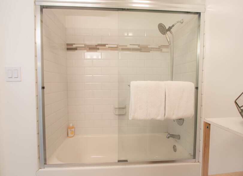 Building Photo - 239 NW 32nd St