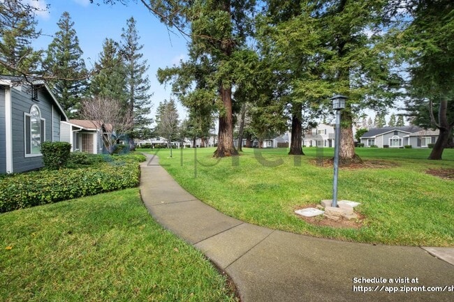 Building Photo - 106 Village Ct