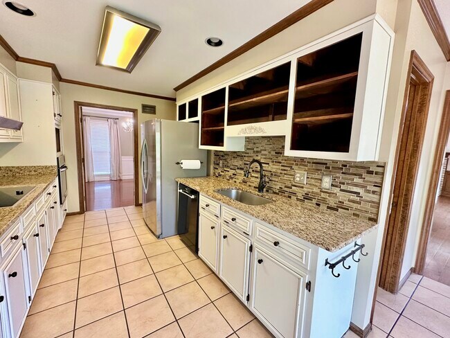 Building Photo - 527 Brandermill Rd