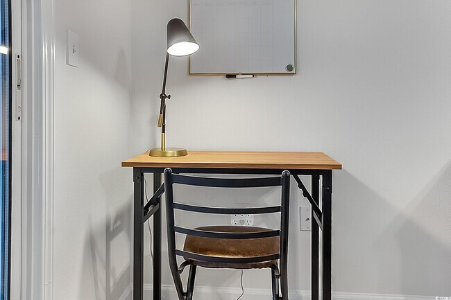 Building Photo - 1204 River Oaks Dr