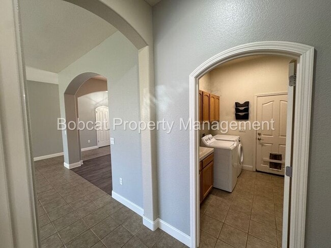 Building Photo - 1260 Flintwood Dr