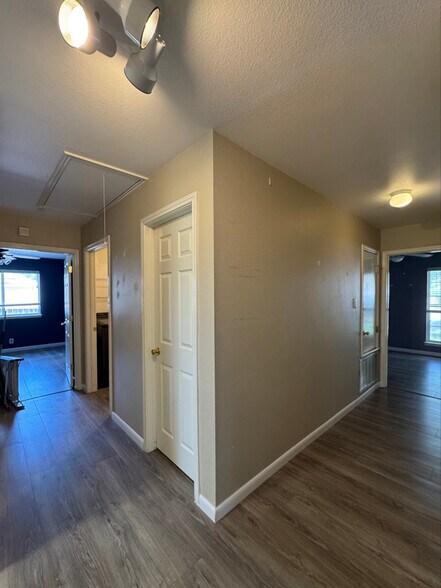 Building Photo - 2618 Dove Crossing Dr