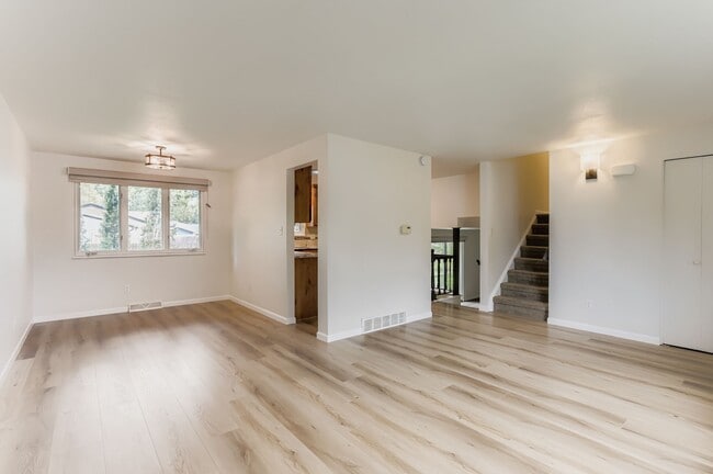 Building Photo - 577 Hilltop St