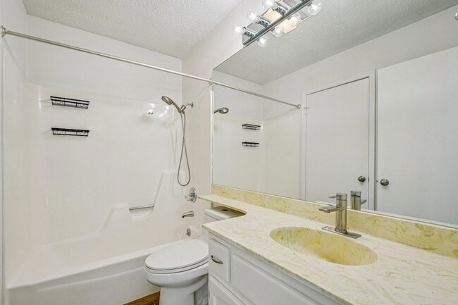 Building Photo - 9424 Singing Quail Dr