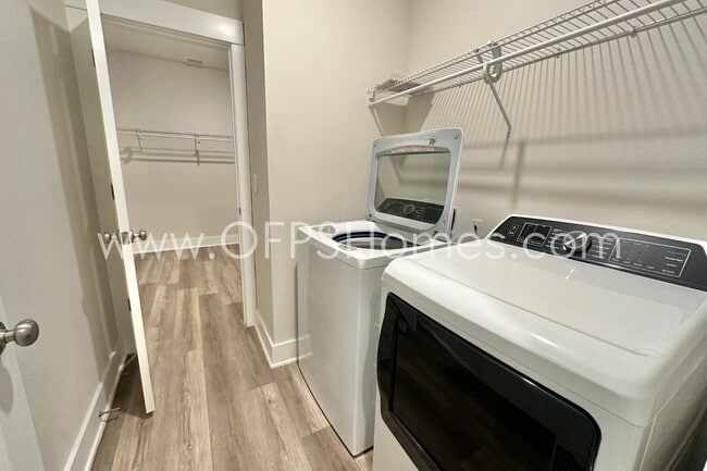 Building Photo - 7422 Stagecoach Rd