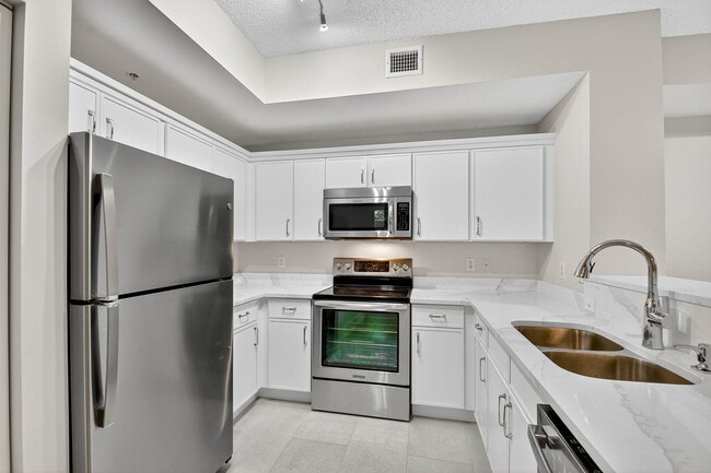 Building Photo - 780 S Sapodilla Ave