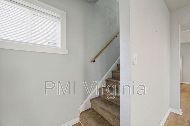 Building Photo - 1035 W 36th St