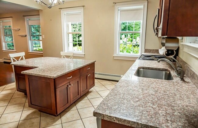 Building Photo - 13 Anthoine Rd