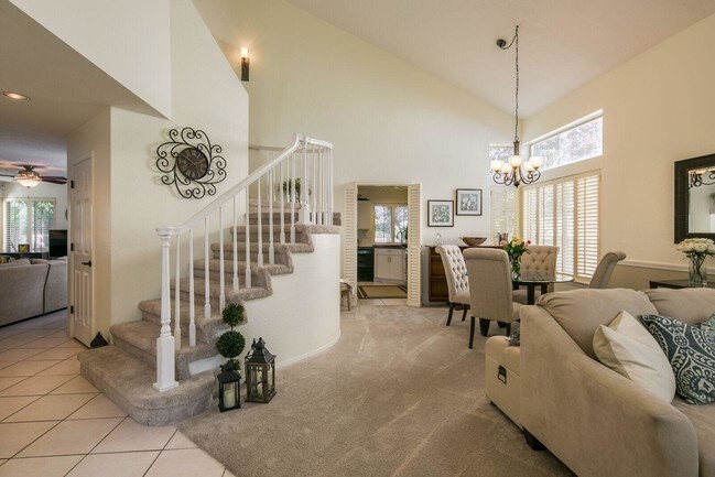 Building Photo - 6809 Medinah Ln NE