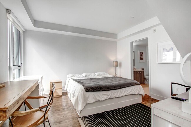 Building Photo - 1168 S Barrington Ave