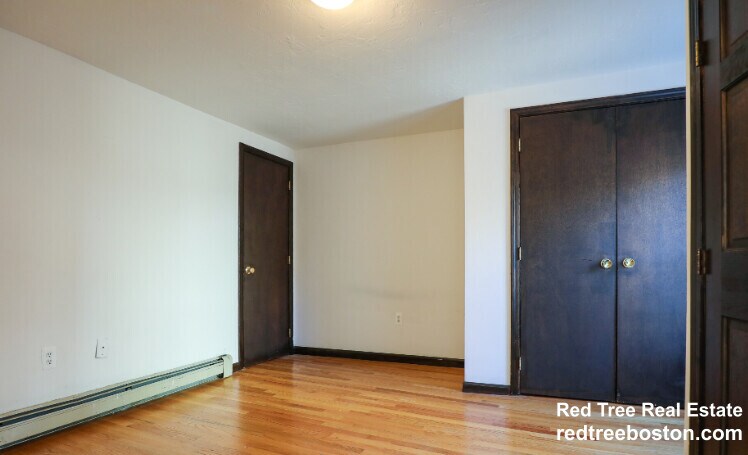 Building Photo - 10 Shepard St