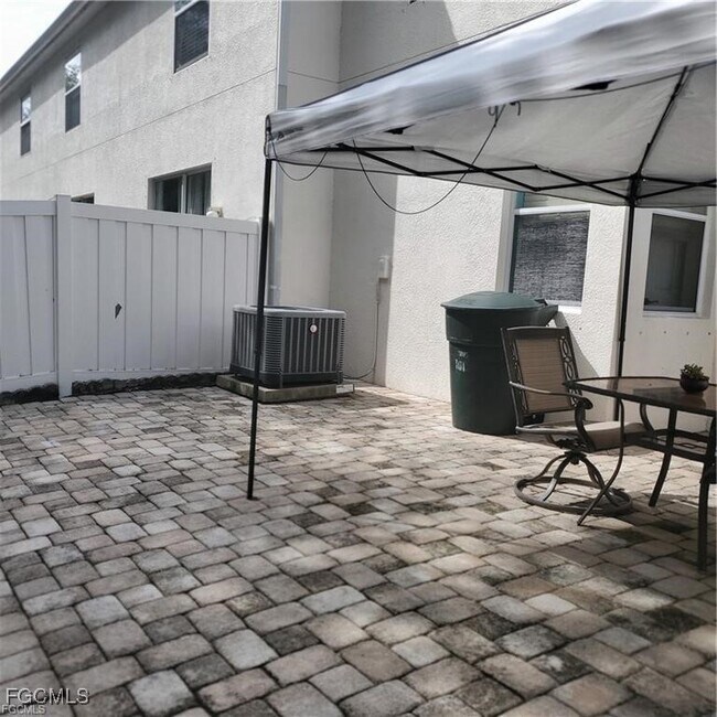 Building Photo - 3616 Pine Oak Cir