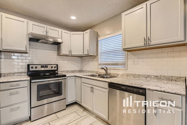 Building Photo - 909 Layton Way