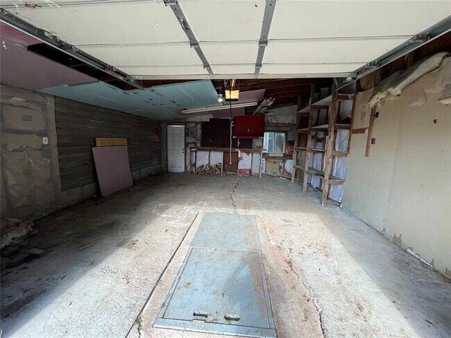 Building Photo - 312 N 6th St