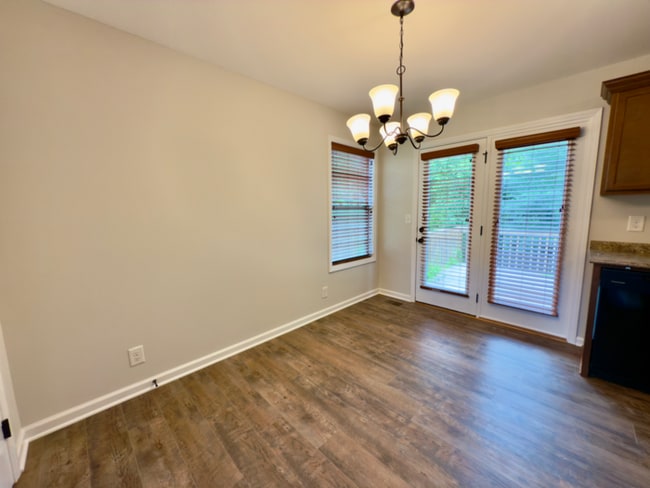 Building Photo - 638 Hidden Valley Dr