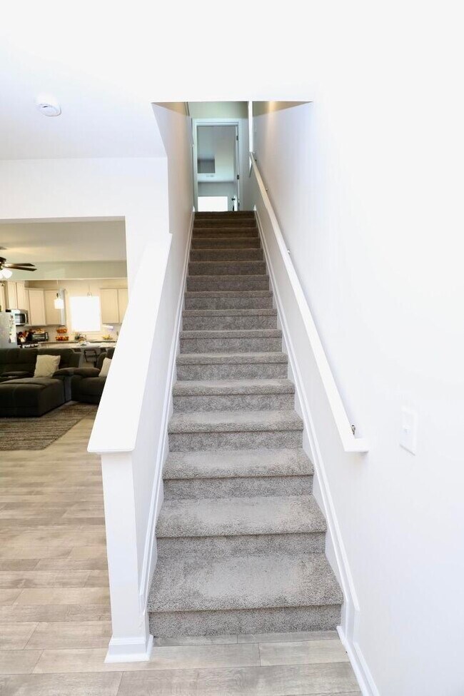 Building Photo - 1049 Crescent Moon Lp