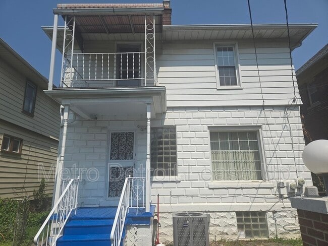 Building Photo - 3759 Columbus St