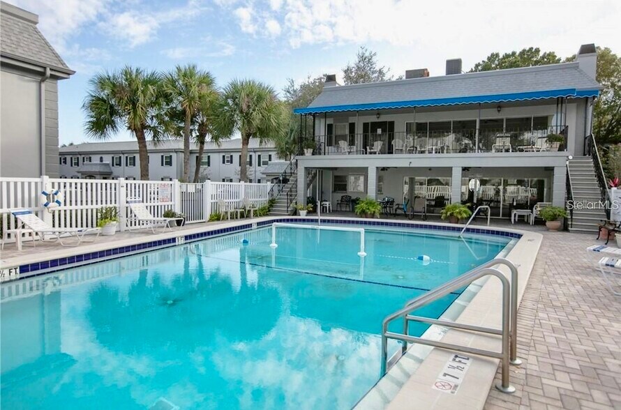 Building Photo - 6965 Avenue des Palais