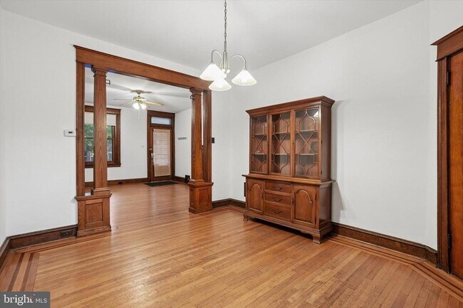 Building Photo - 868 N 27th St