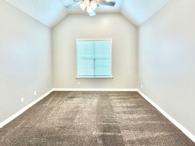 Building Photo - Now Leasing a 4-Bedroom 3 Bath Home In Somerville