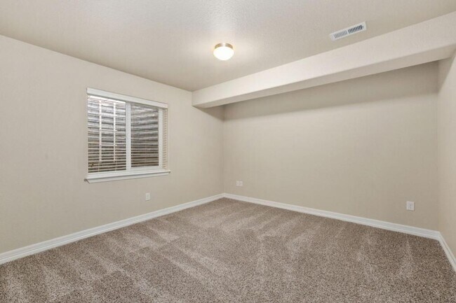 Building Photo - 422 Tahoe Dr