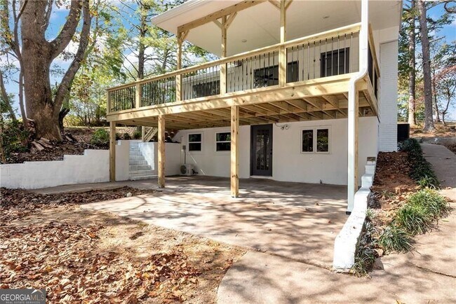 Building Photo - 75 Lake Dr
