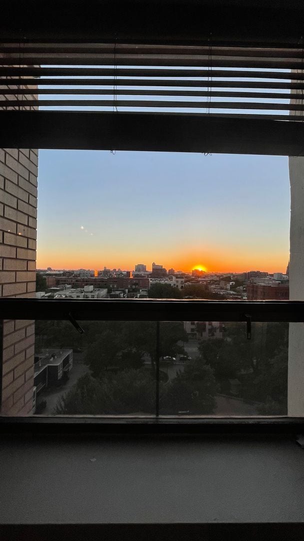 Building Photo - Nice 1 bedroom Condo in Gold Coast/Old Town