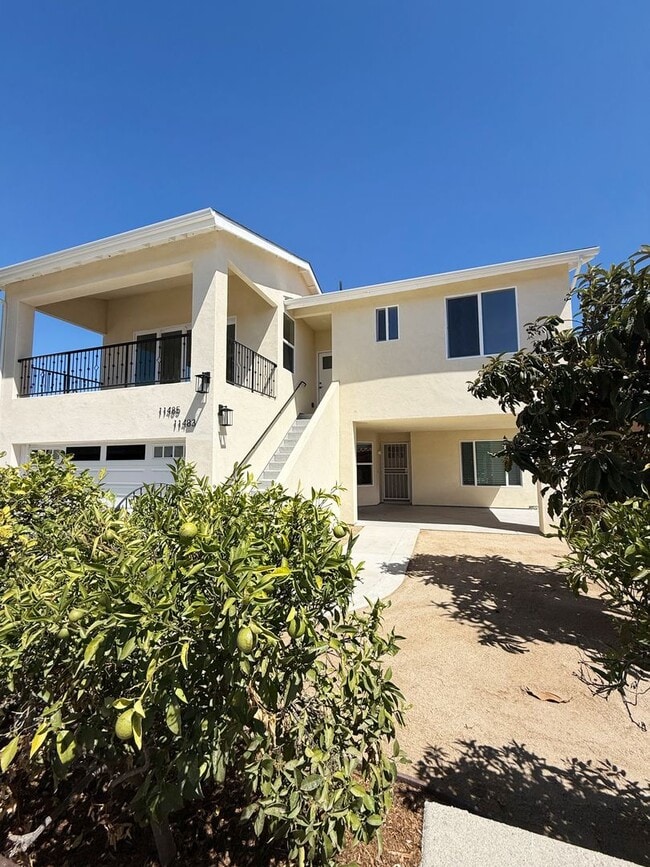 Building Photo - Beautifully Upgraded 4 Bed/2 Bath Single-L...