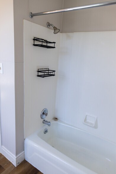 Building Photo - 208 W Carpenter Ave