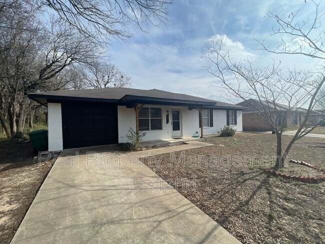 Building Photo - 701 S Valentine Dr