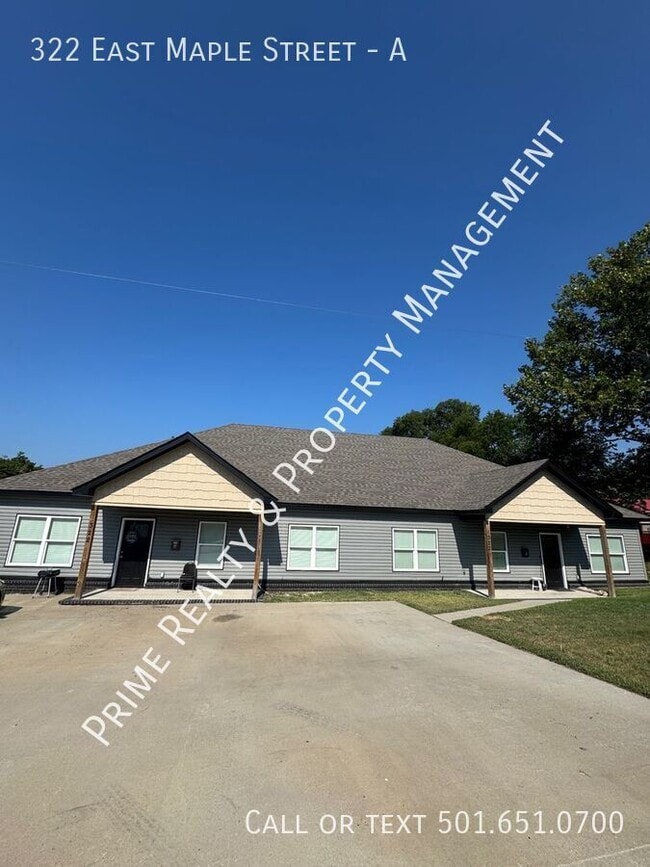 Building Photo - 322 E Maple St
