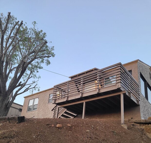 Building Photo - 929 Maya St