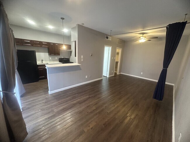Building Photo - 8800 Westplace Dr