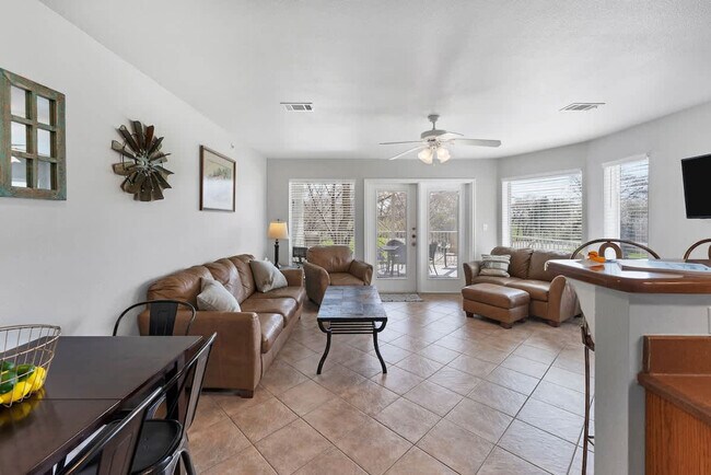 Primary Photo - 730 E Mather St