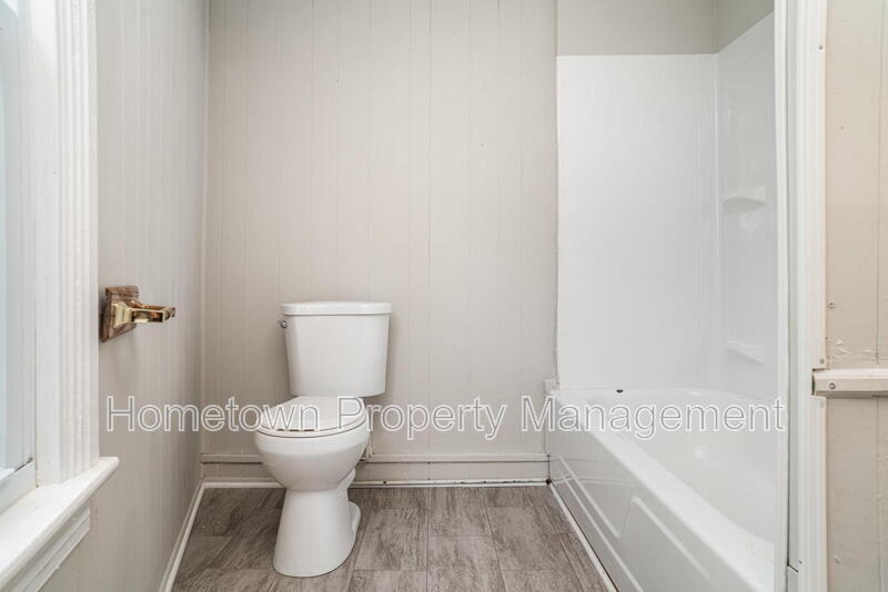 Building Photo - 801 Mohn St