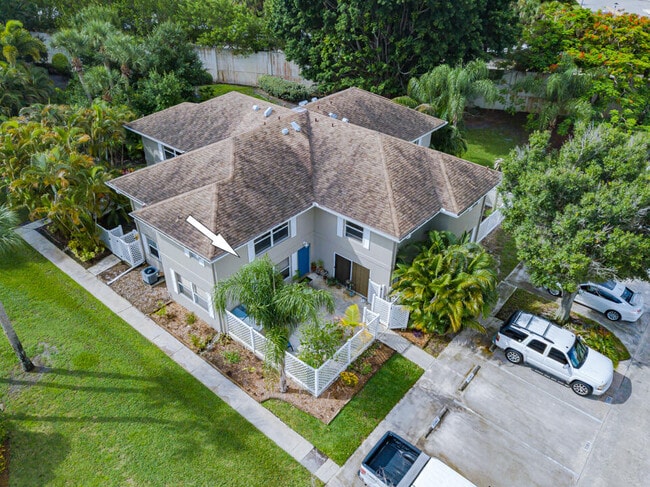 Building Photo - 3261 SW Sunset Trace Cir