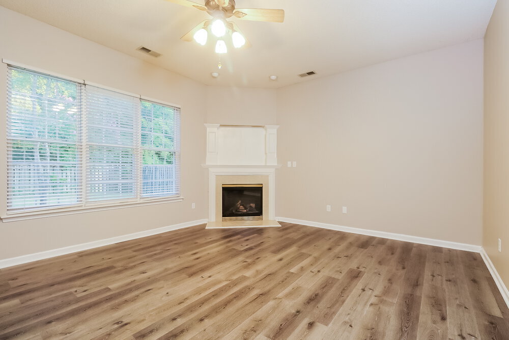 Building Photo - 15541 De Havilland Dr