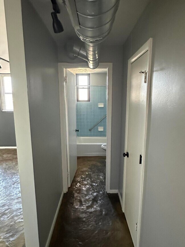 Building Photo - 703 Wilkinson Blvd