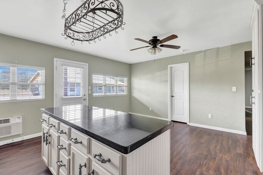 Building Photo - 10821 Texas 150, Unit 15