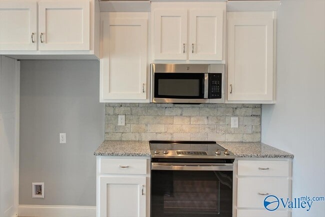 Building Photo - 26480 Naomi Wy