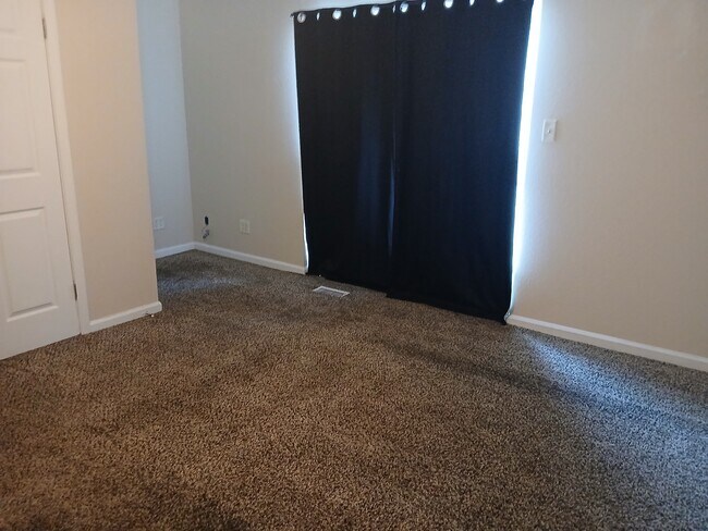 Building Photo - 510 S Poplar St