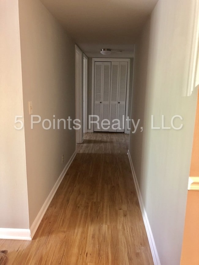 Building Photo - 420 Walton Ln