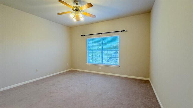 Building Photo - 5515 Davis Ln