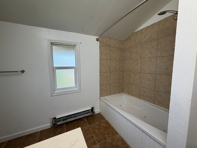 Building Photo - Beautifully remodeled Home in NE Anchorage